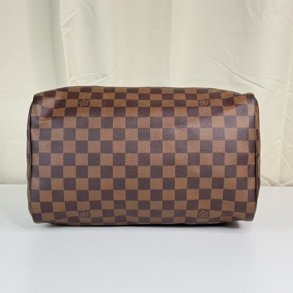 Louis Vuitton Damier Ebene Speedy 30 Bag with Classic Checkerboard Design - Picture 5 of 9